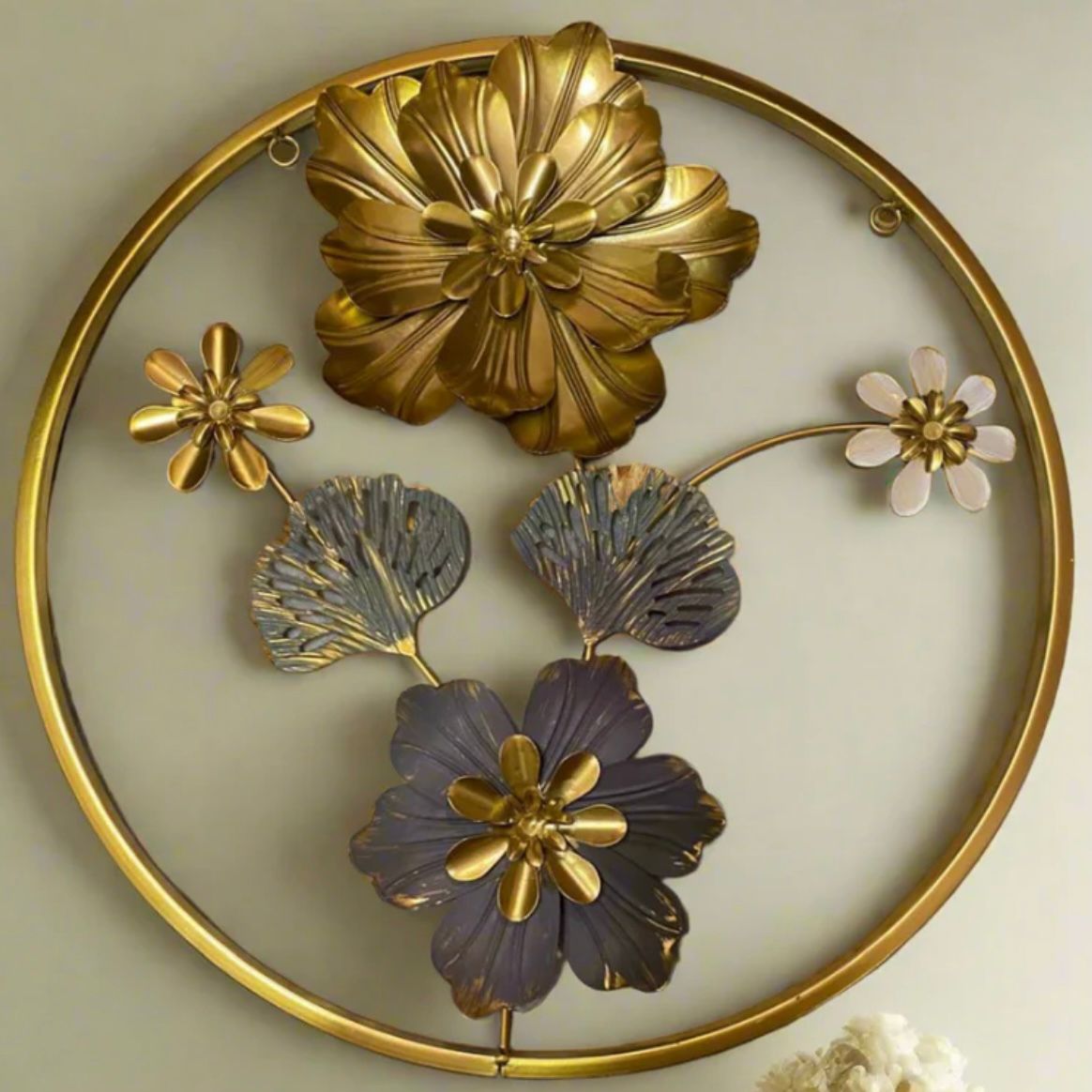 Round Golden Metal Flower Frame – Elegant Imported Decorative Wall Art