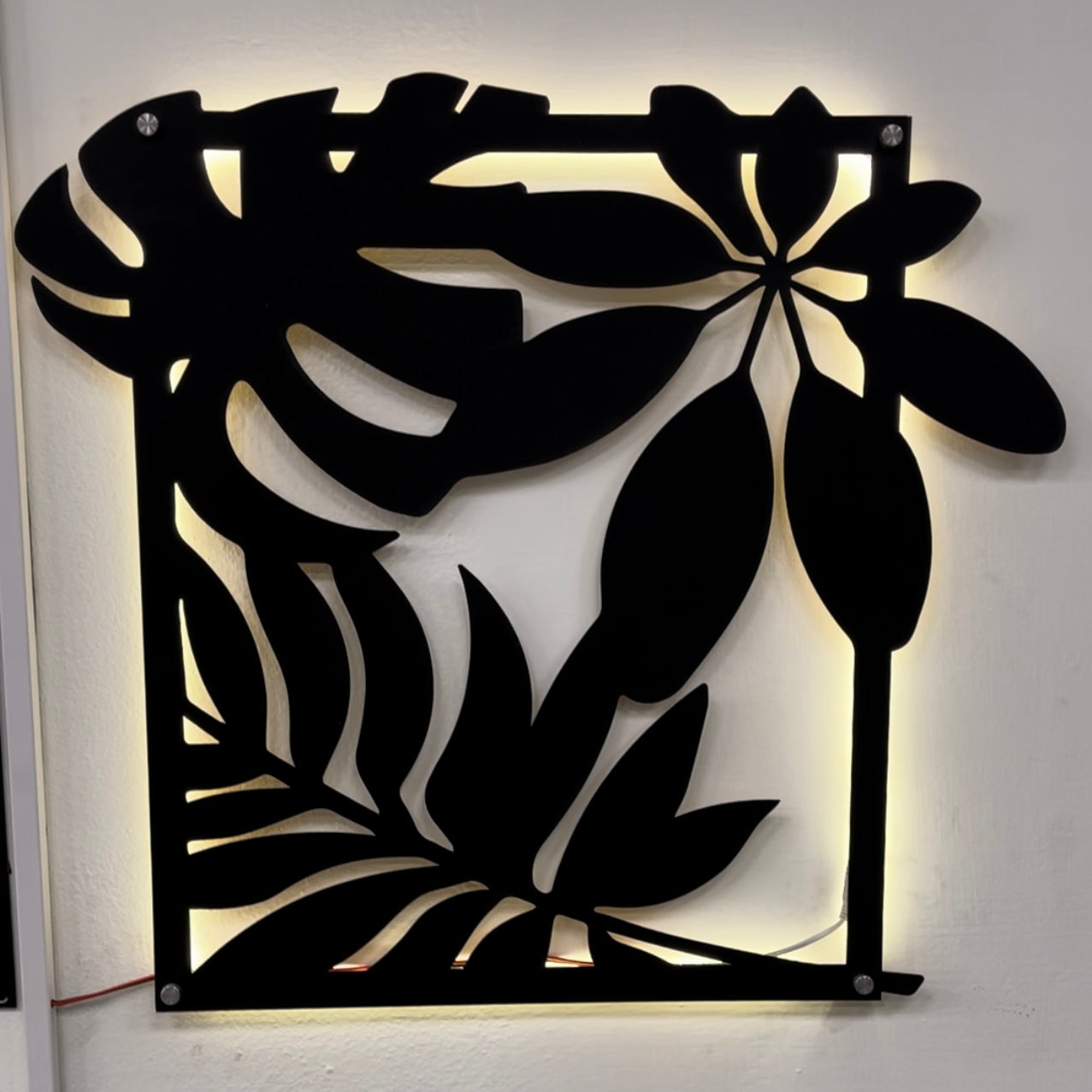 3D Jungle Leaves Neon Wall Decor LED | لوحة جدارية مضيئة ثلاثية الأبعاد